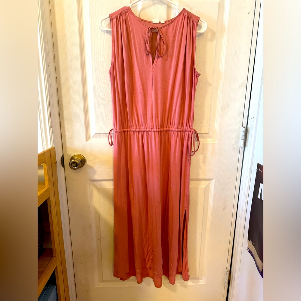 Dusty pink, women’s dress